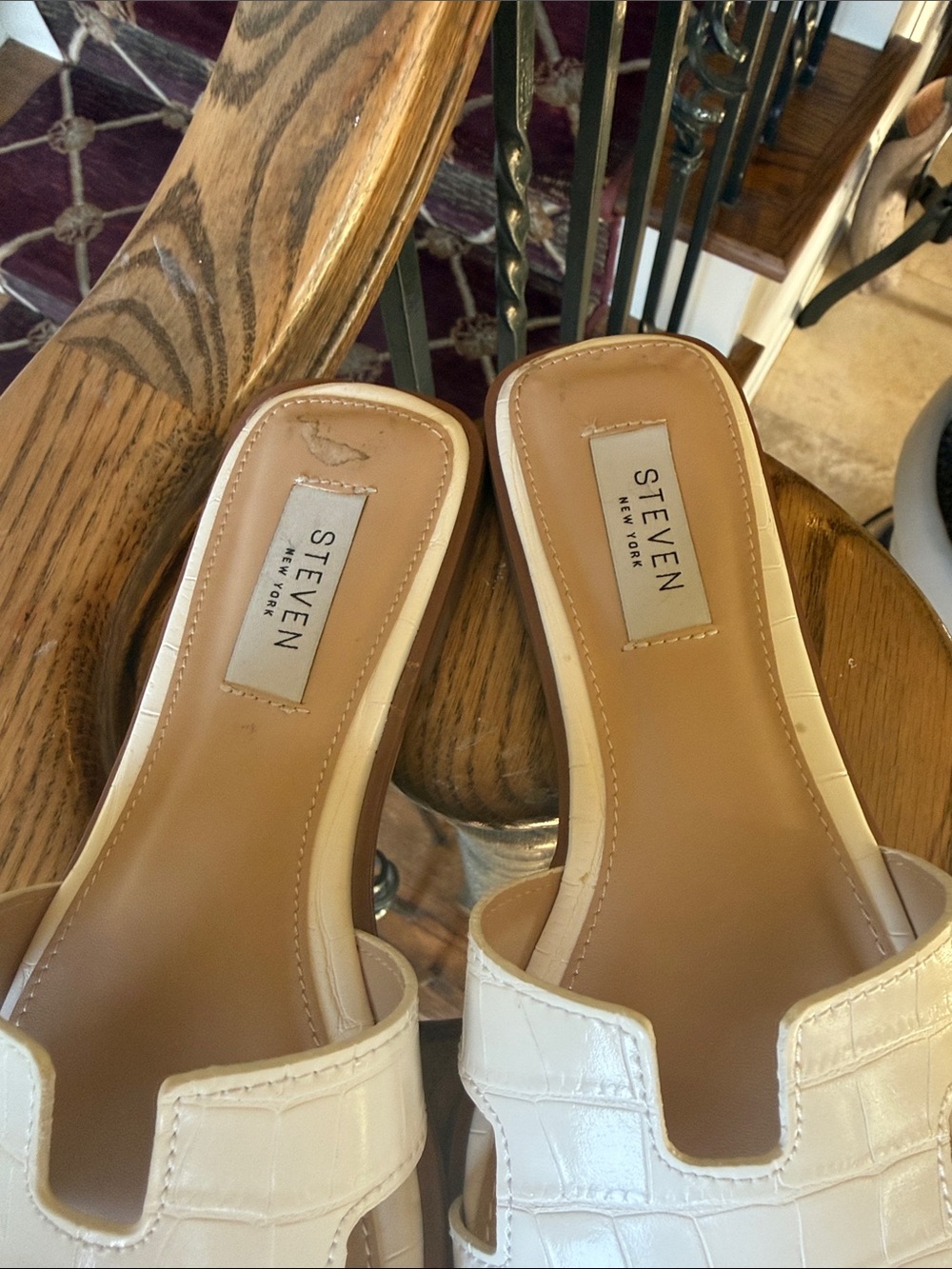 STEVEN white crock H cut design. Excellent condition size 6. - Picture 3 of 12